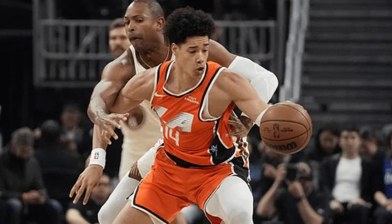 kaiyun-快船两绝配迎蜕变！尼德豪泽统治篮下，邓恩展全面输出！