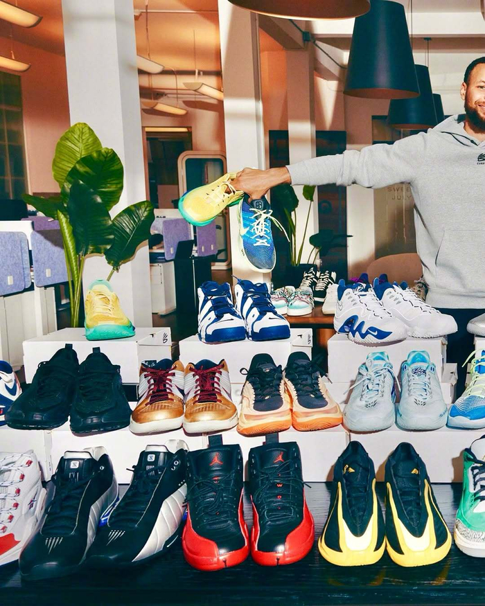 开云体育-库里球鞋慈善拍卖会举行|斯蒂芬·库里|金州勇士队|大爱|时代|穿鞋_新浪体育_新浪新闻